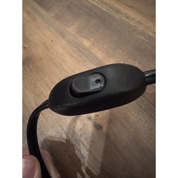 Tiffany Style Lily Pad Table 3 Lamps, 2 Frosted Art Glass Frosted Lily Shades - Picture 11 of 11